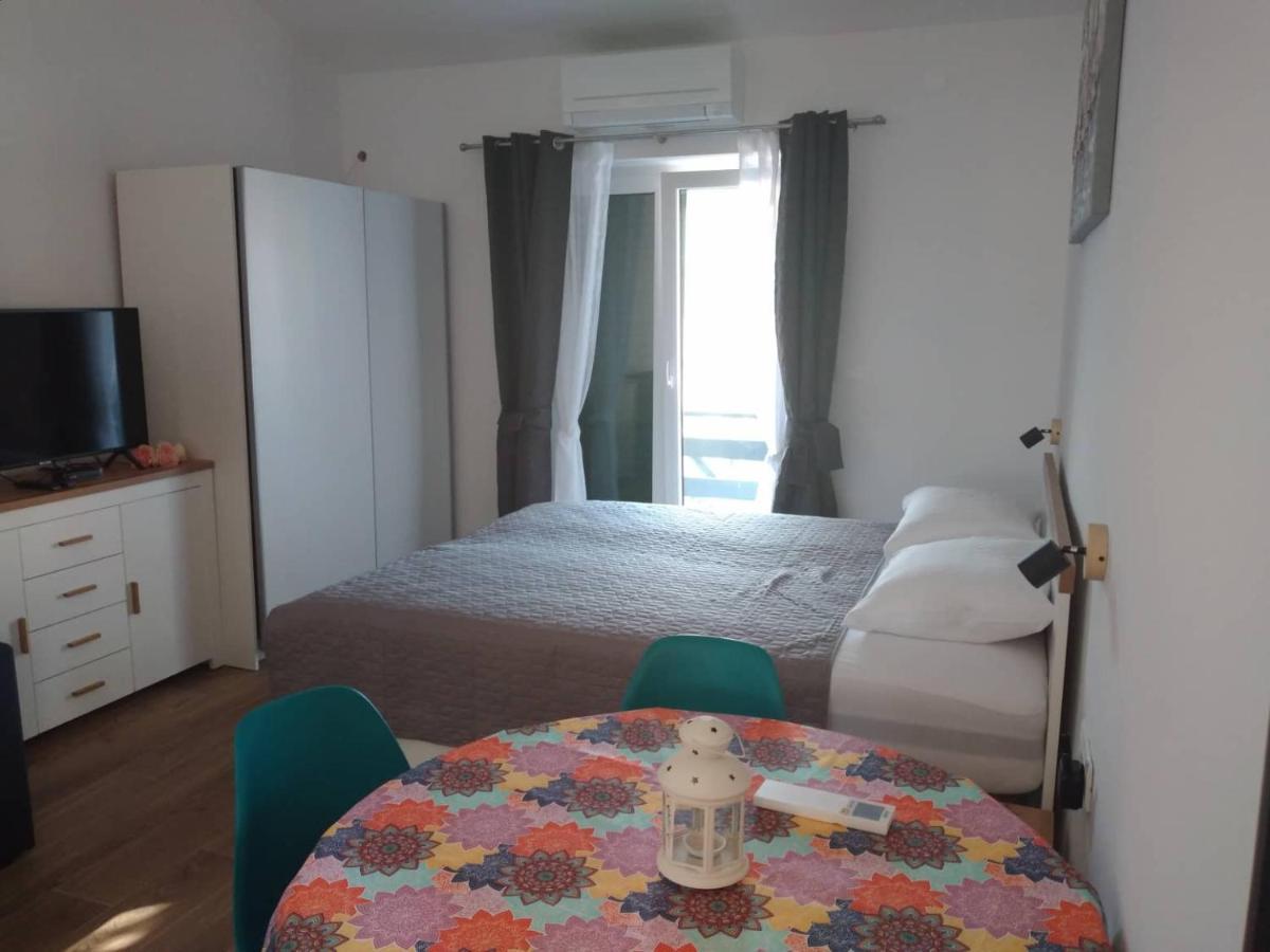 Apartmani Luni プレマントゥーラ エクステリア 写真